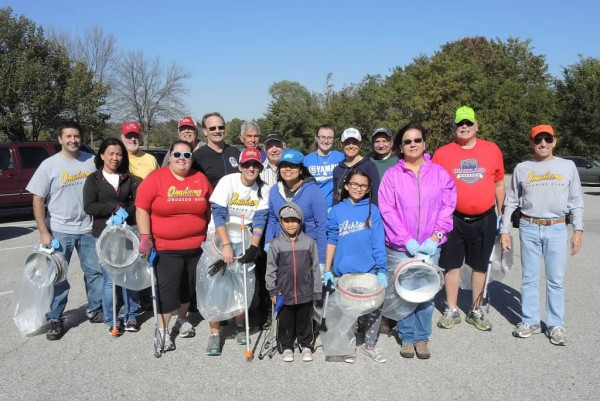 Omaha Running Club volunteers help clean up Omaha running trails